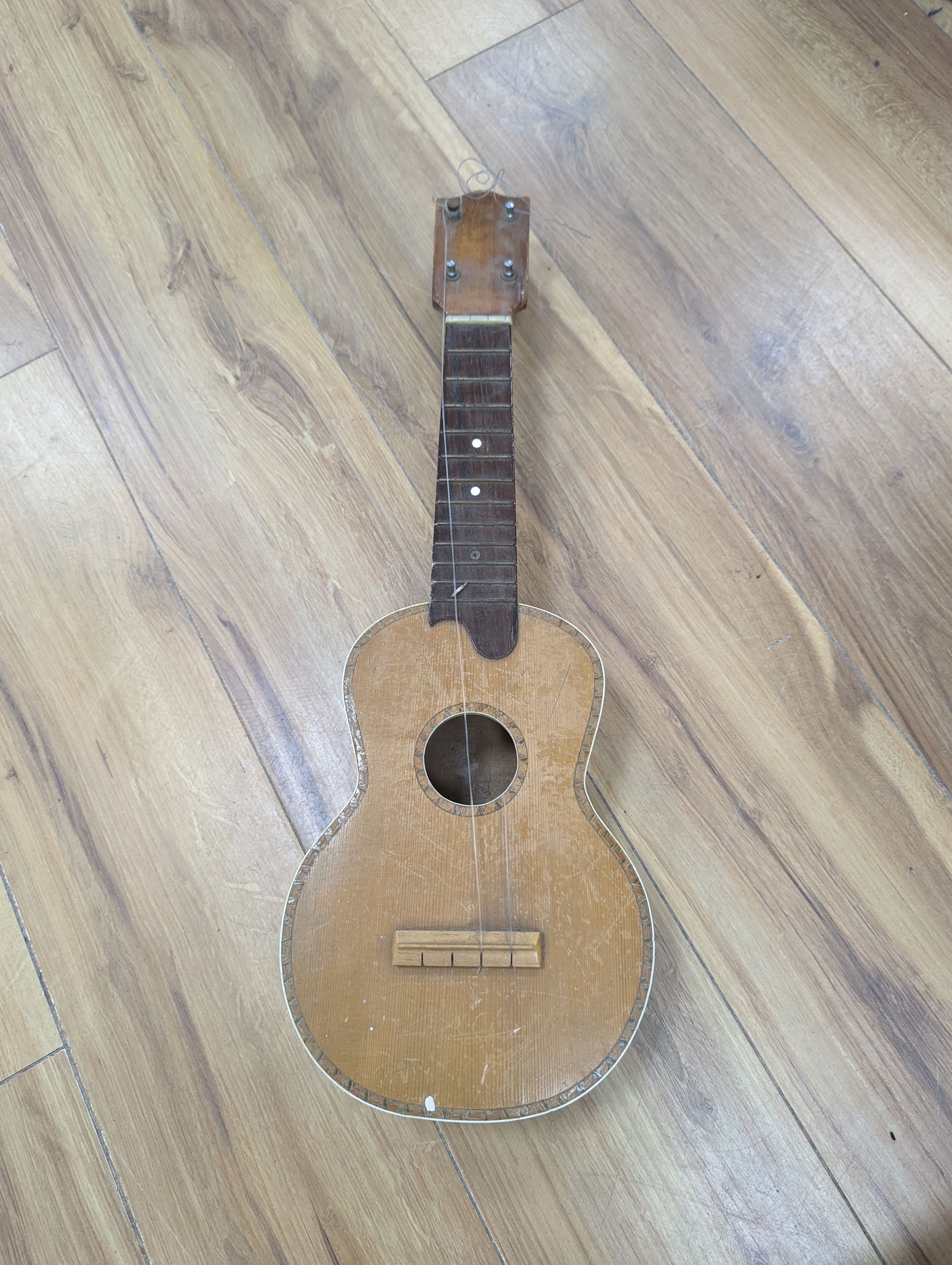 Four 3/4, half and quarter size violins and two ukuleles.